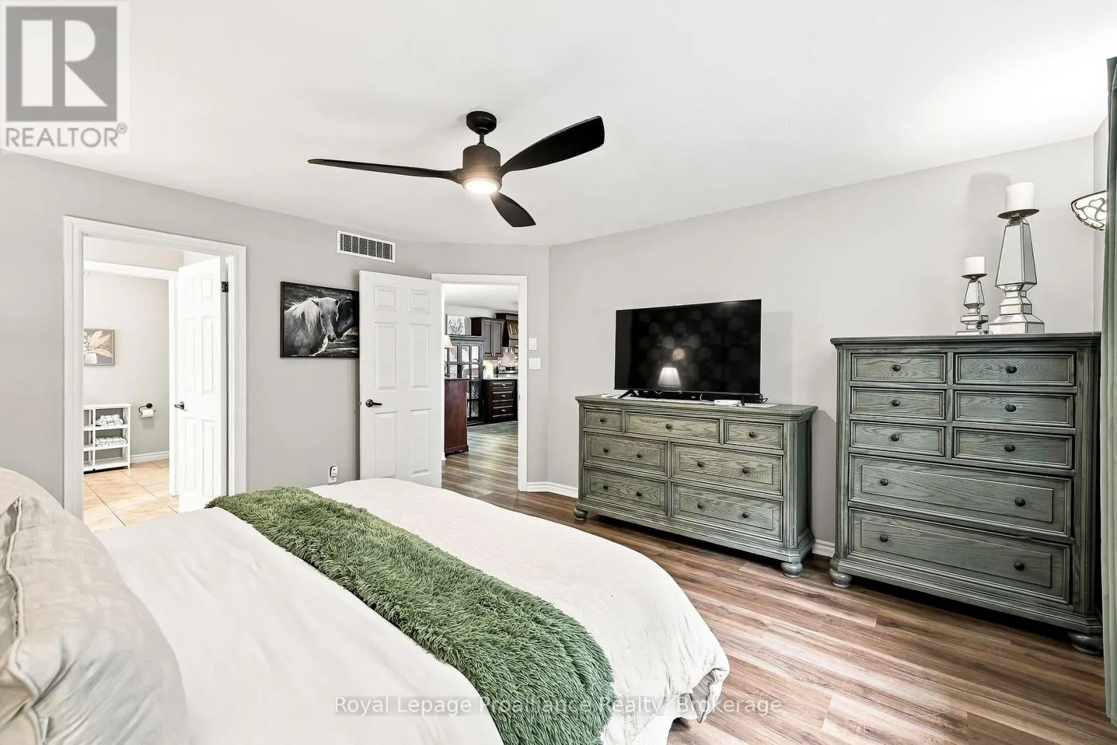 39 LAKEWOOD CRESCENT