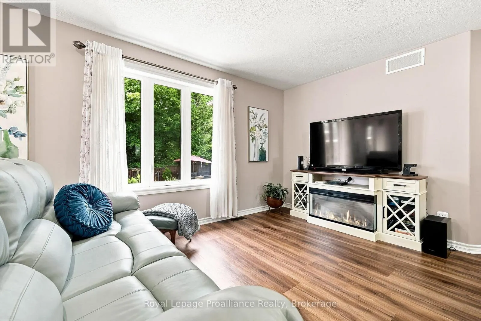 39 LAKEWOOD CRESCENT