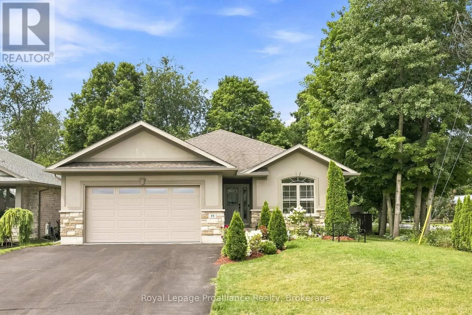 39 LAKEWOOD CRESCENT