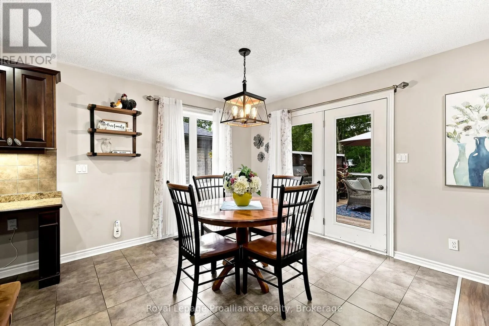 39 LAKEWOOD CRESCENT