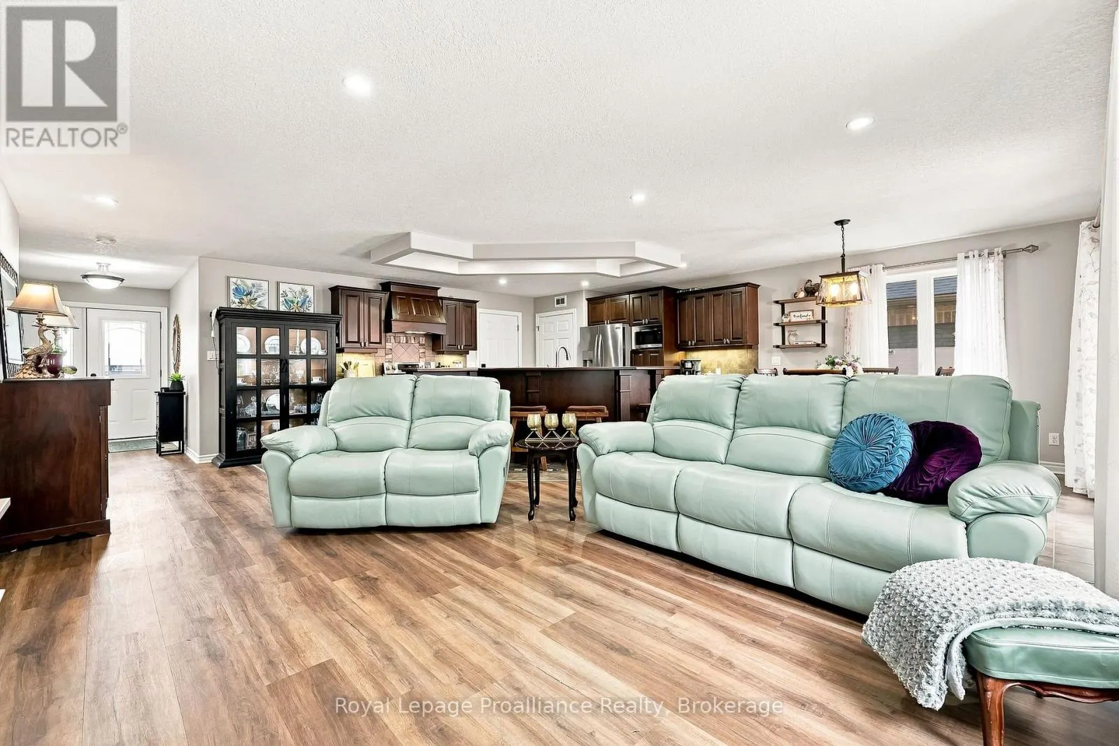 39 LAKEWOOD CRESCENT