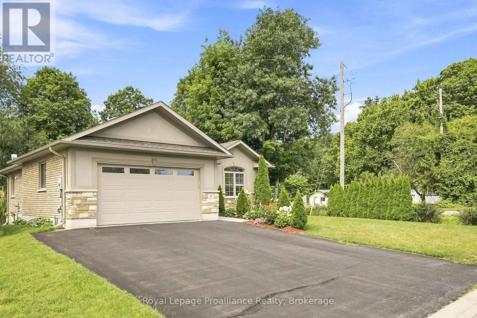 39 LAKEWOOD CRESCENT