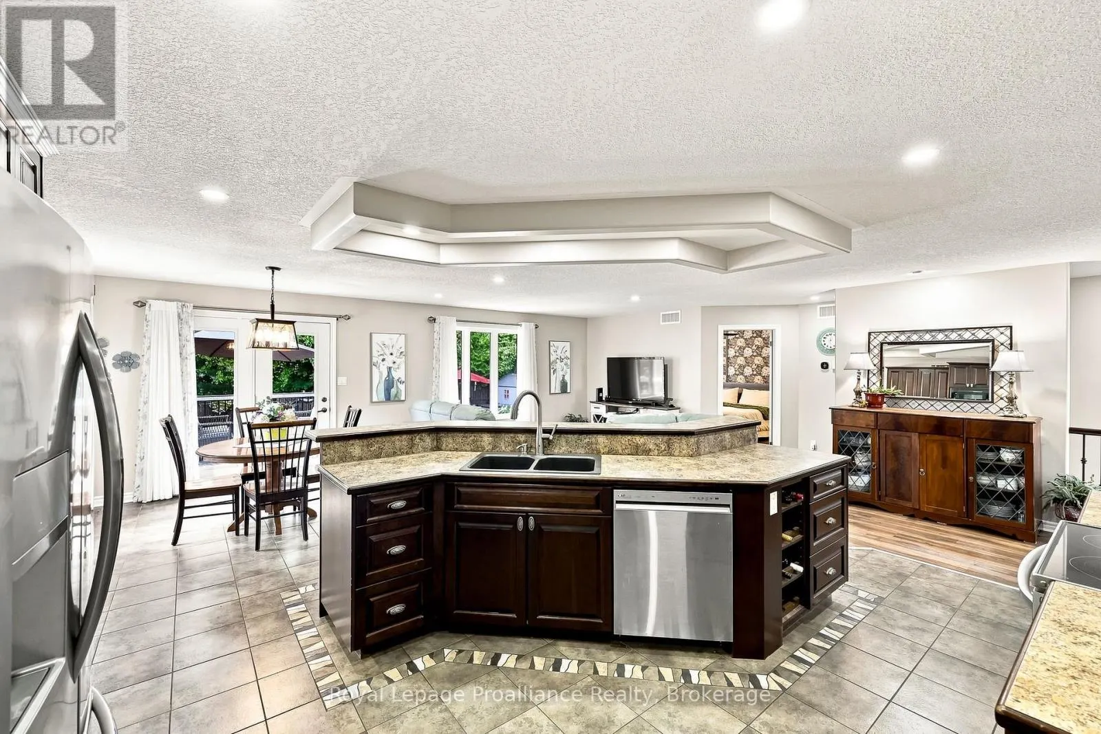 39 LAKEWOOD CRESCENT
