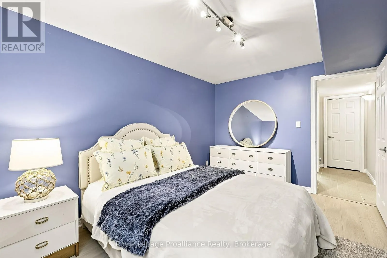 39 LAKEWOOD CRESCENT