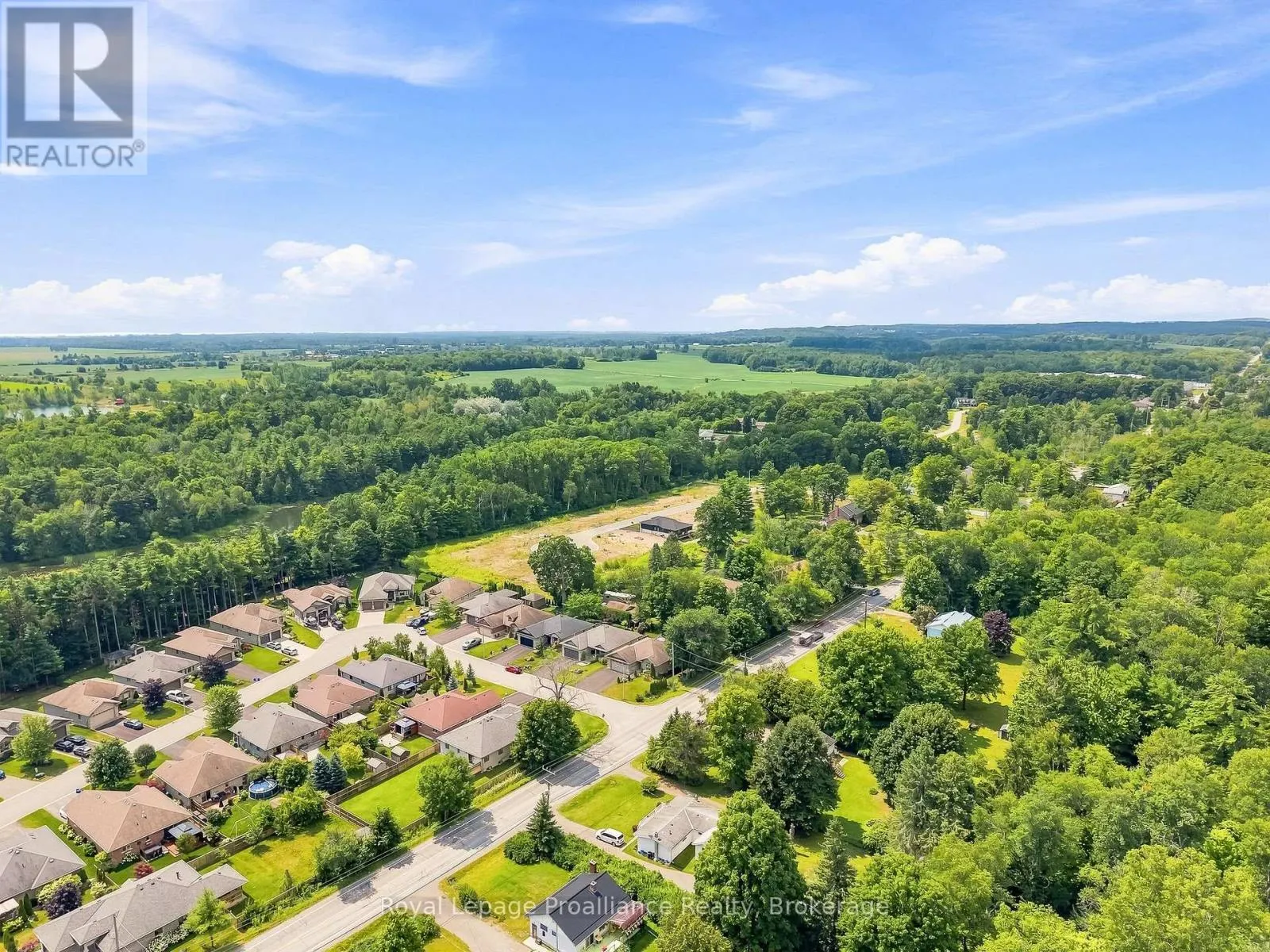 39 LAKEWOOD CRESCENT