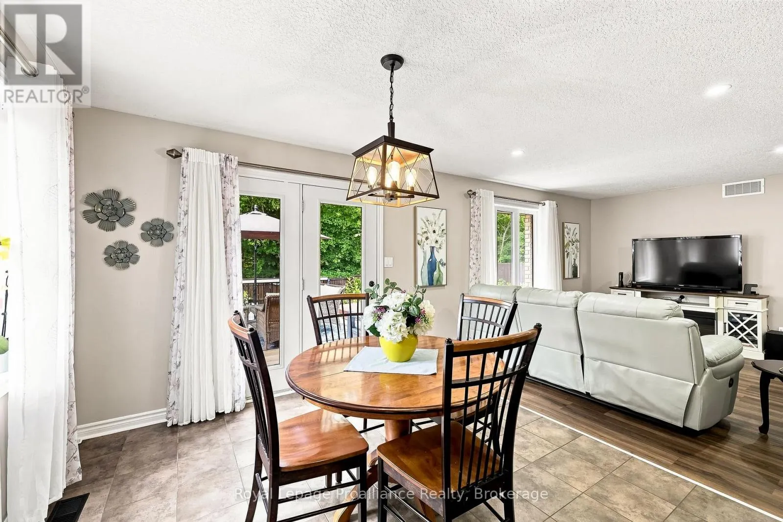 39 LAKEWOOD CRESCENT