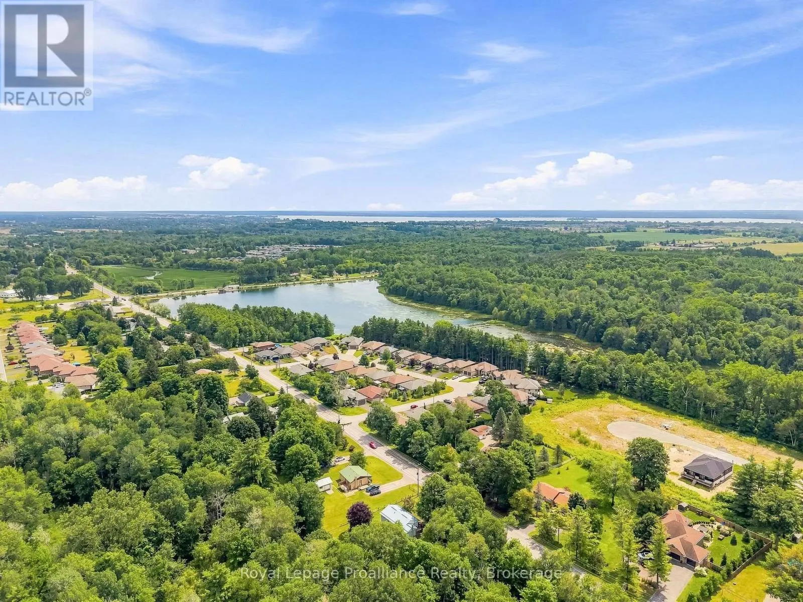 39 LAKEWOOD CRESCENT