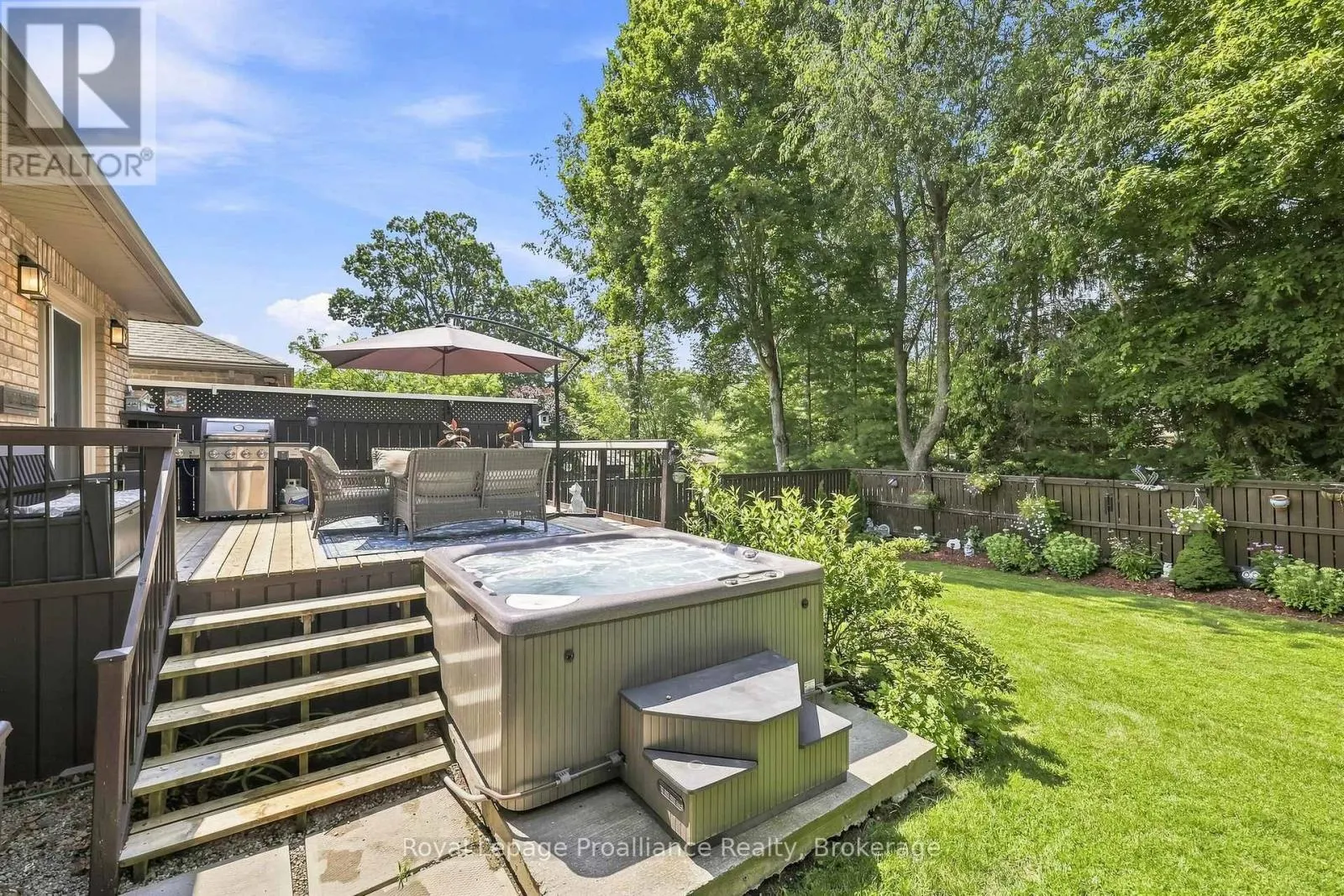 39 LAKEWOOD CRESCENT