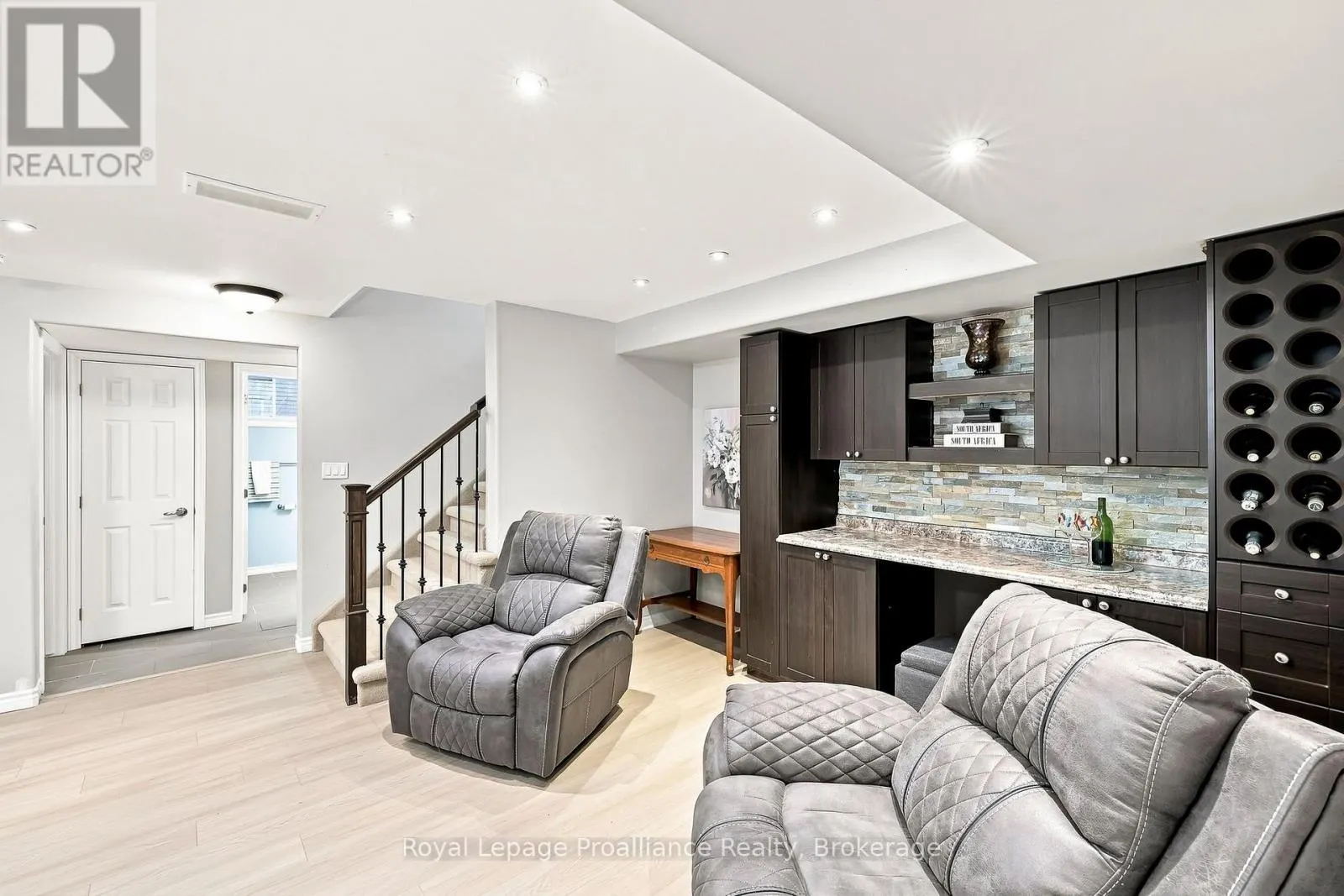 39 LAKEWOOD CRESCENT