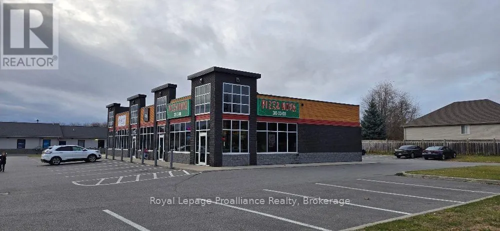 3 - 94 COLLEGE STREET W #3