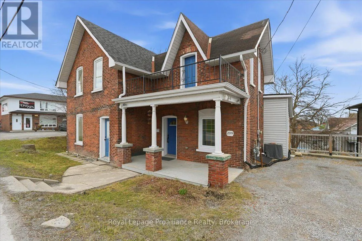 209 DUNDAS ST. E. STREET
