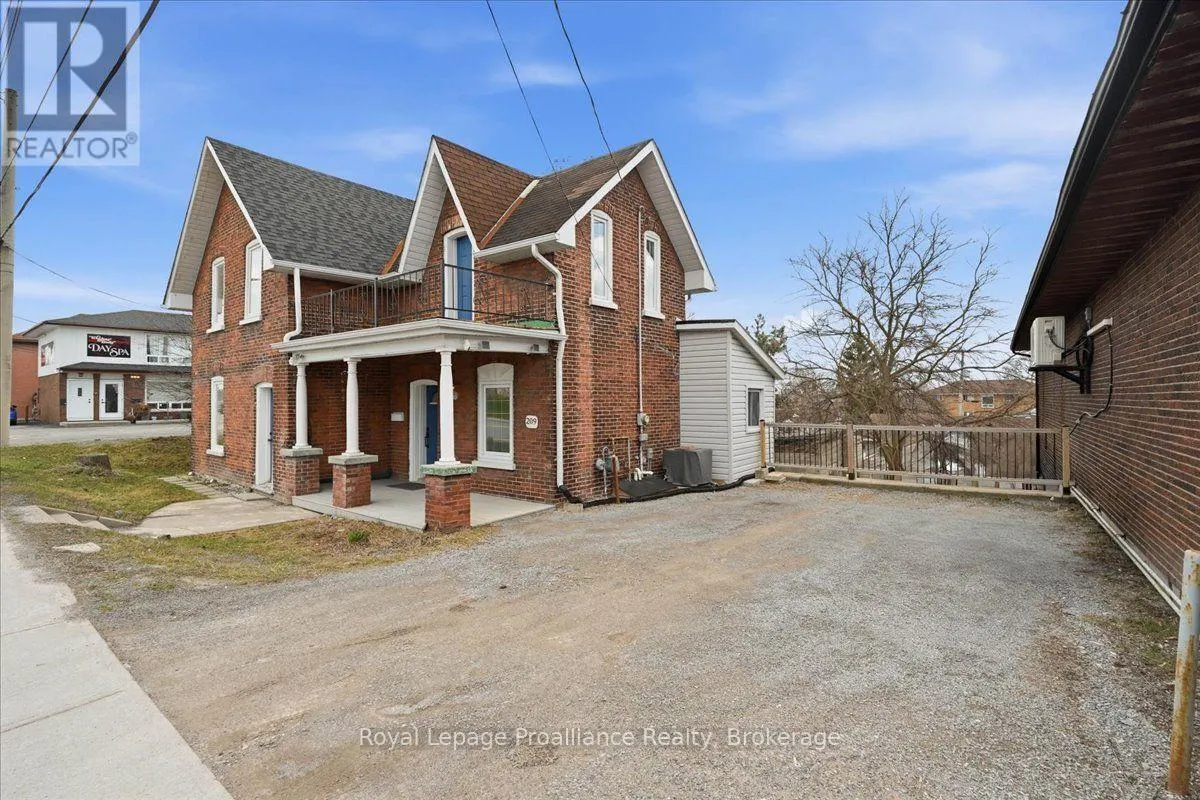 209 DUNDAS ST. E. STREET