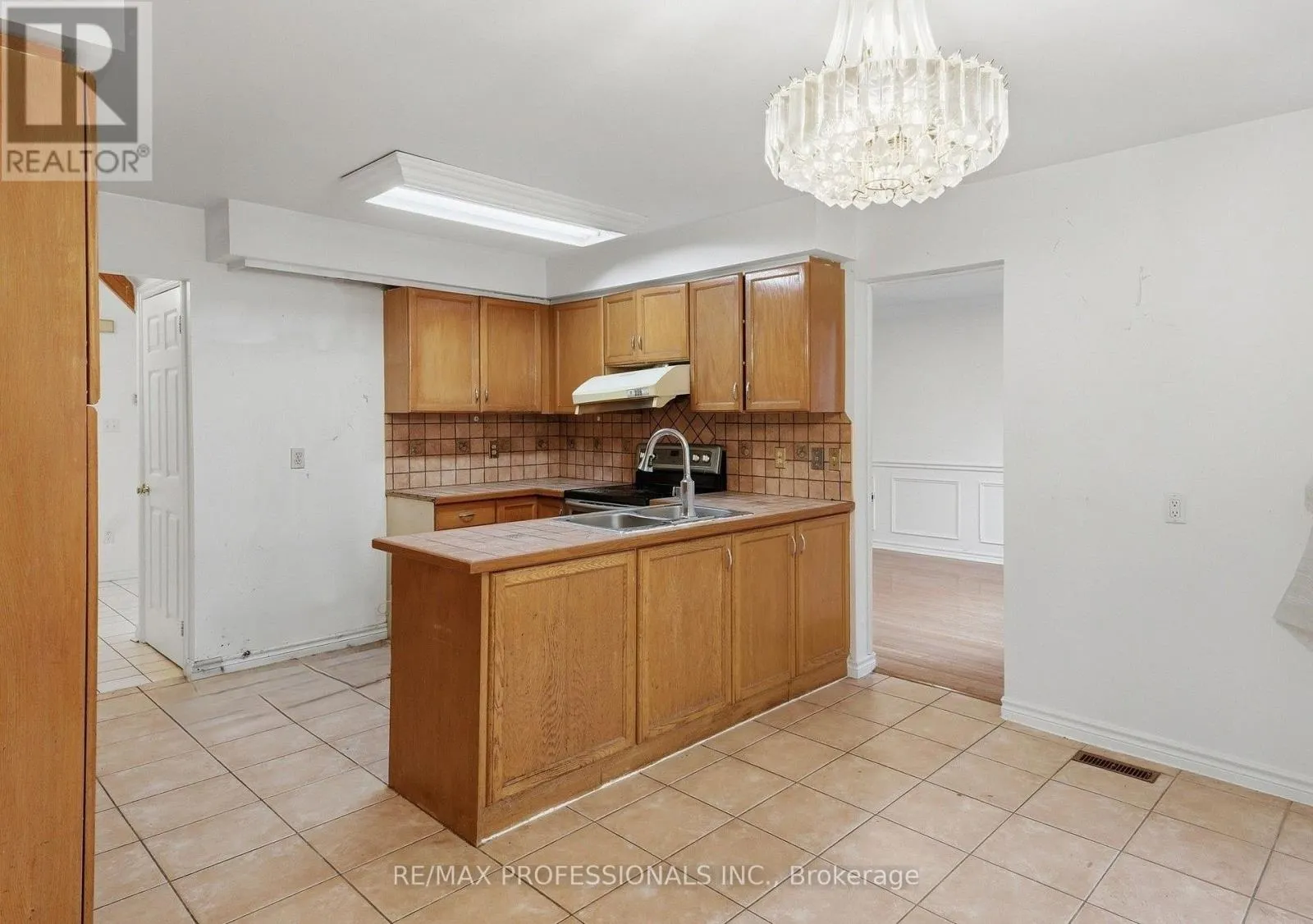 15 STRADA BOULEVARD