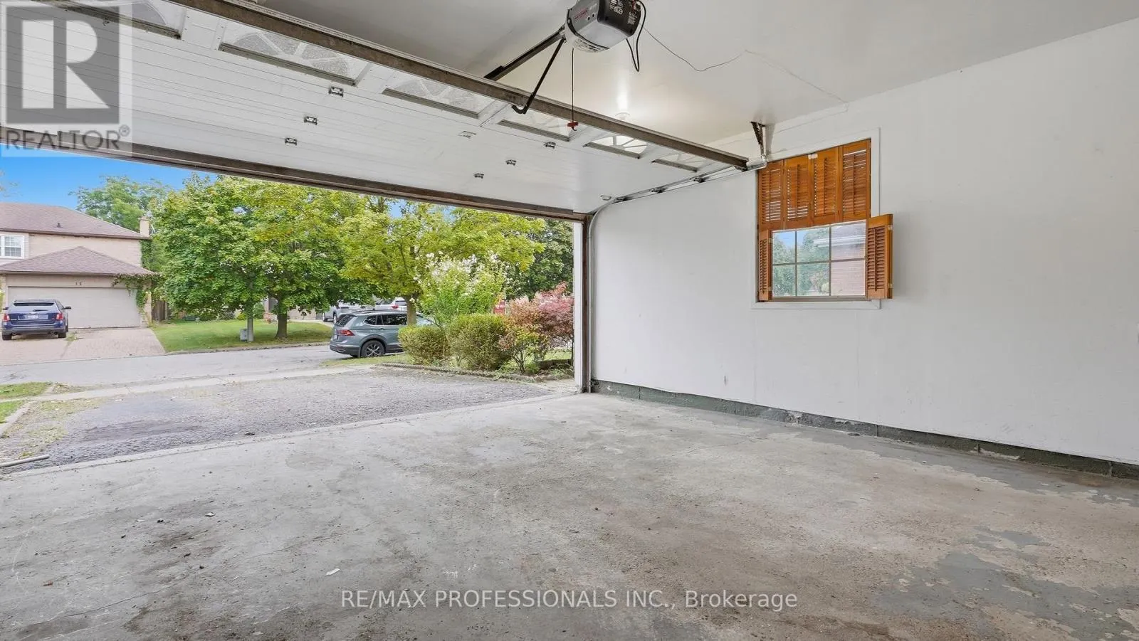 15 STRADA BOULEVARD