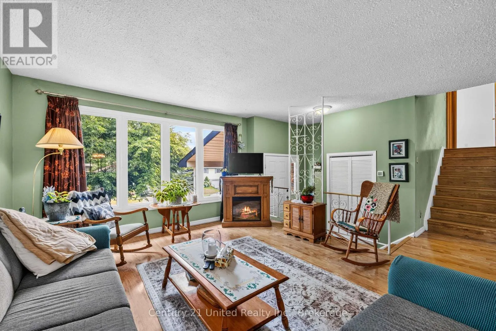 941 GOLFVIEW ROAD