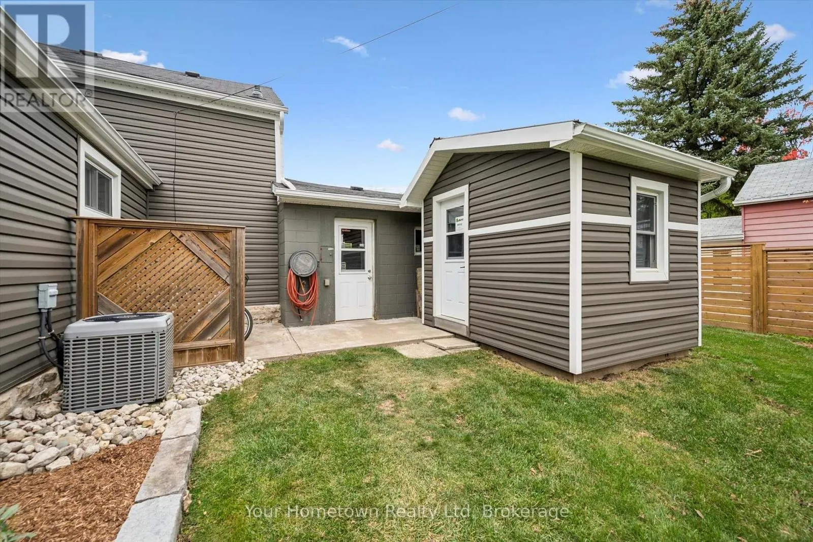 320 GARAFRAXA STREET E