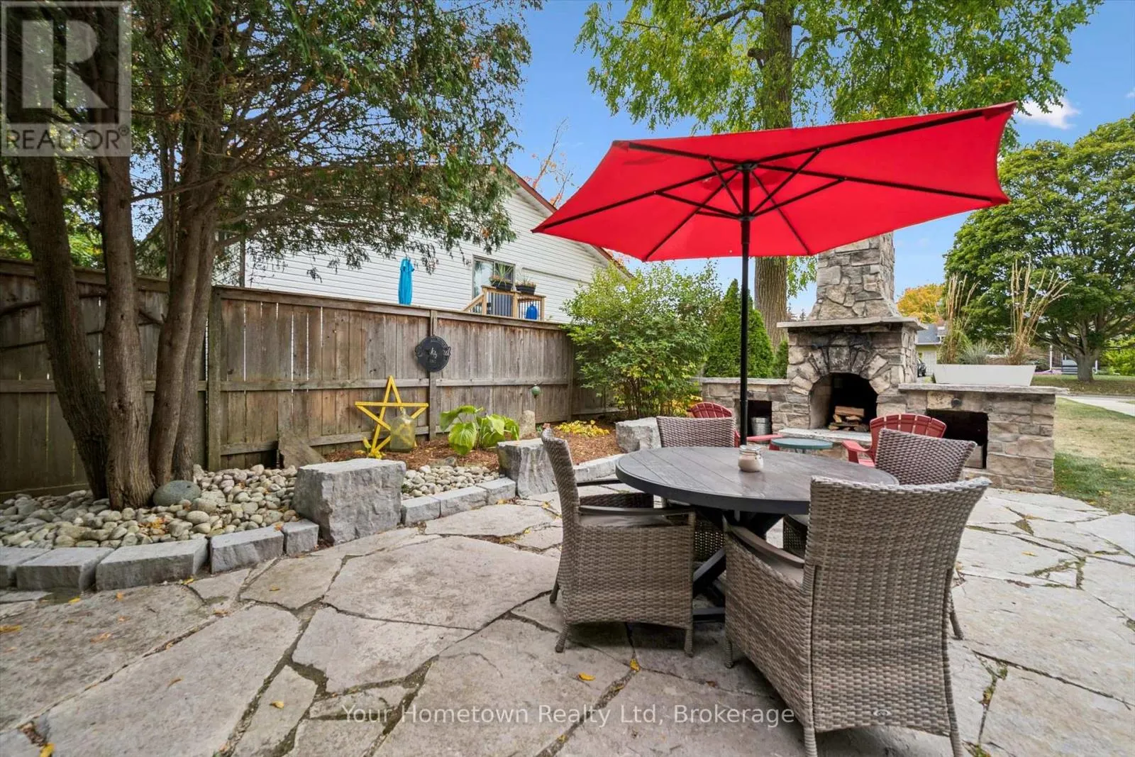 320 GARAFRAXA STREET E