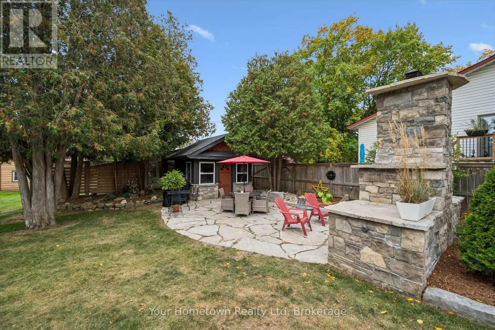 320 GARAFRAXA STREET E