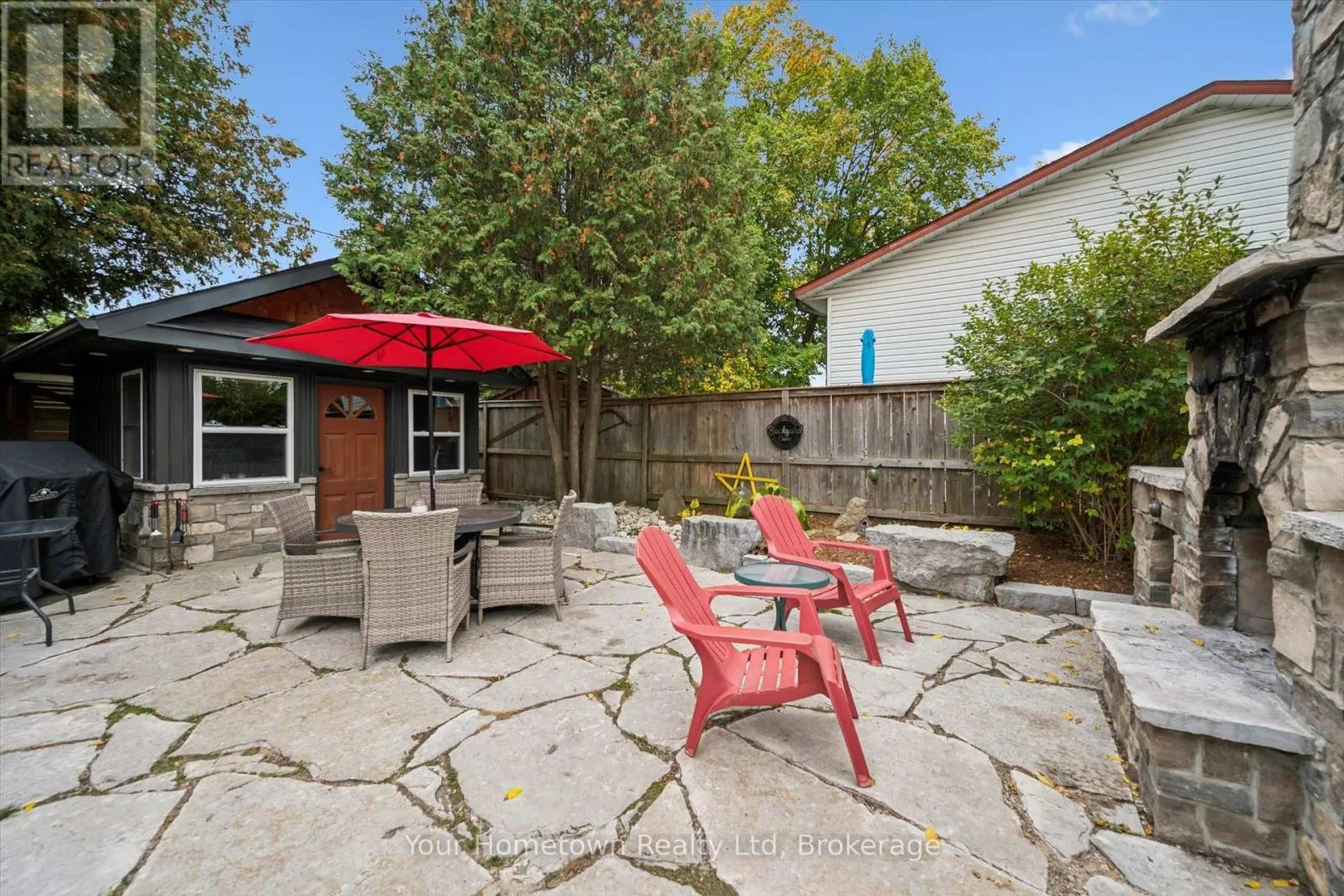 320 GARAFRAXA STREET E