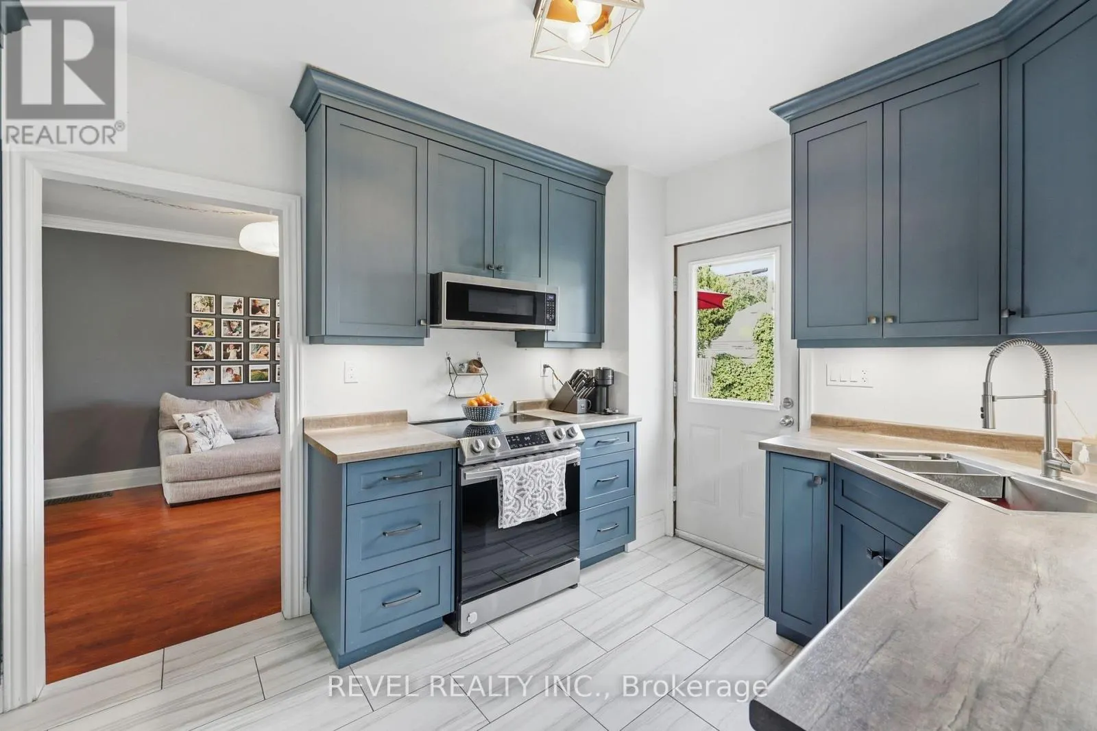 52 BERRYMAN AVENUE