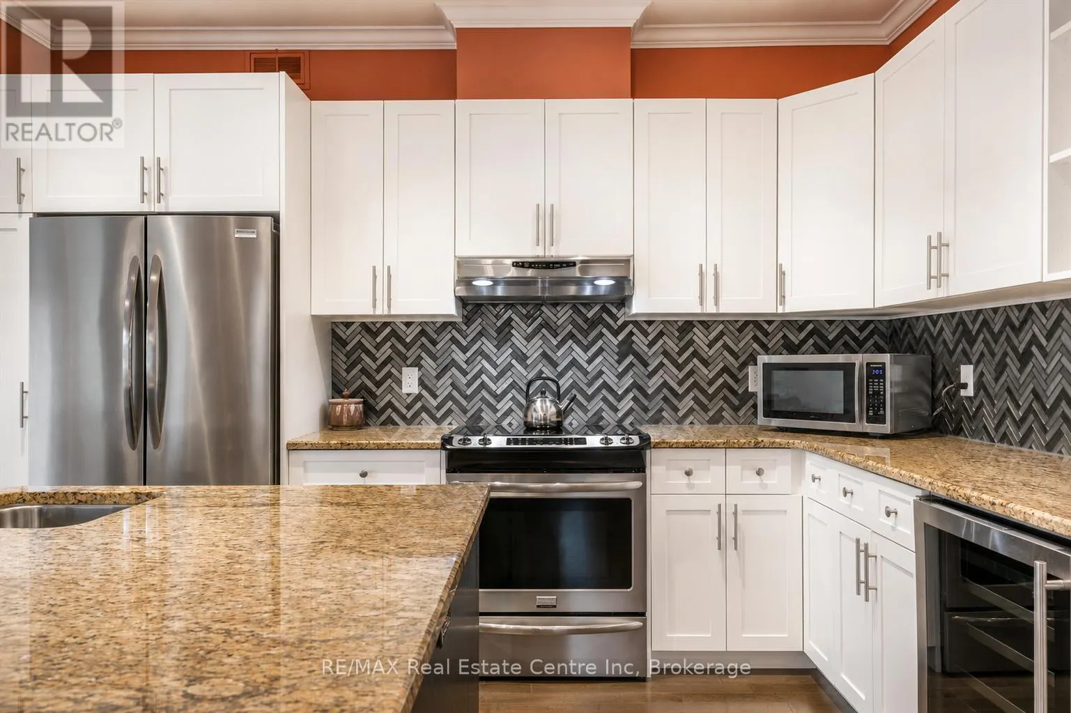 1 - 39 KAY CRESCENT #1