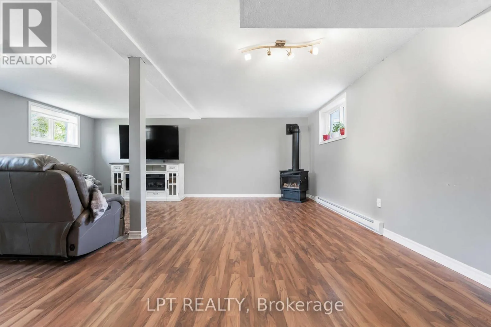 34 FRINGEWOOD DRIVE