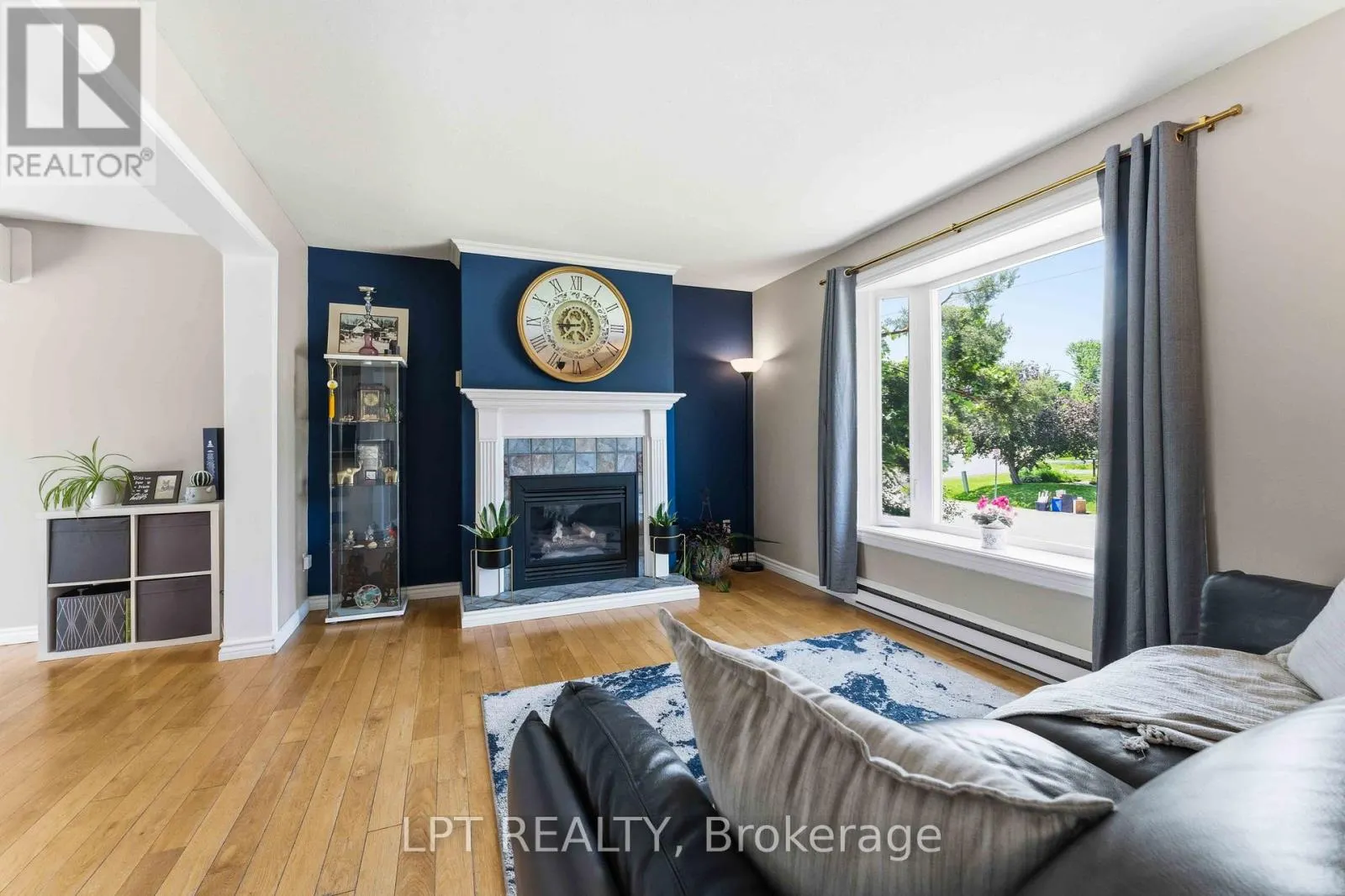 34 FRINGEWOOD DRIVE