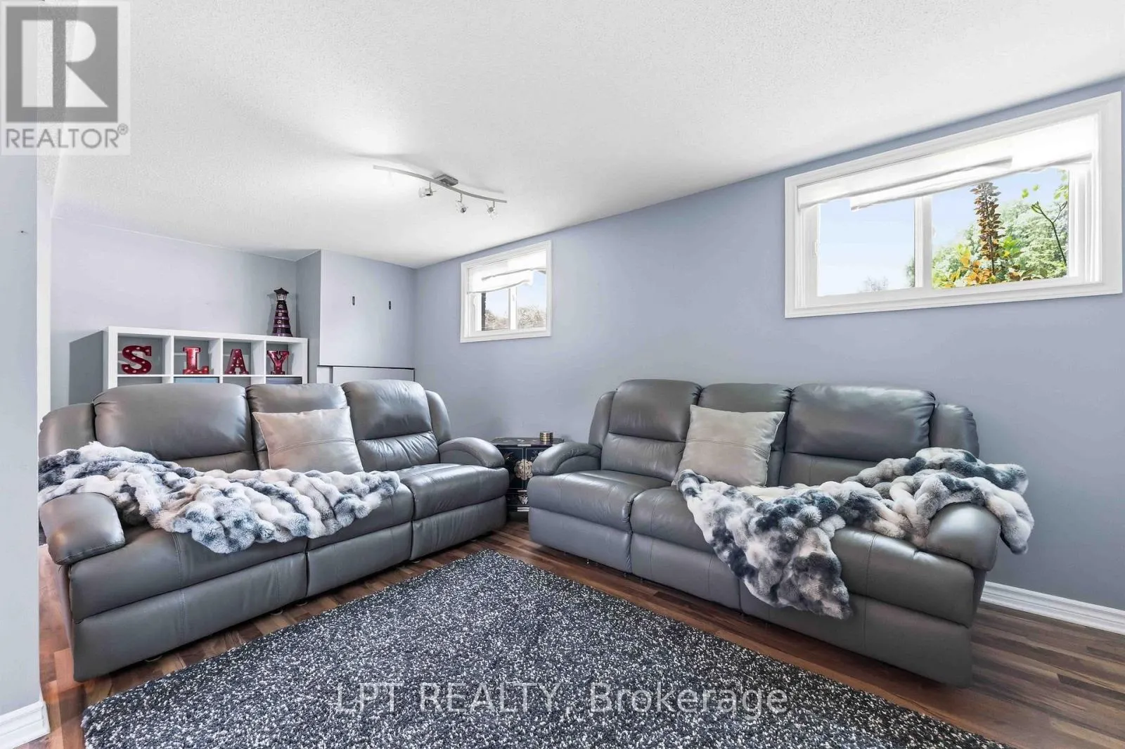 34 FRINGEWOOD DRIVE