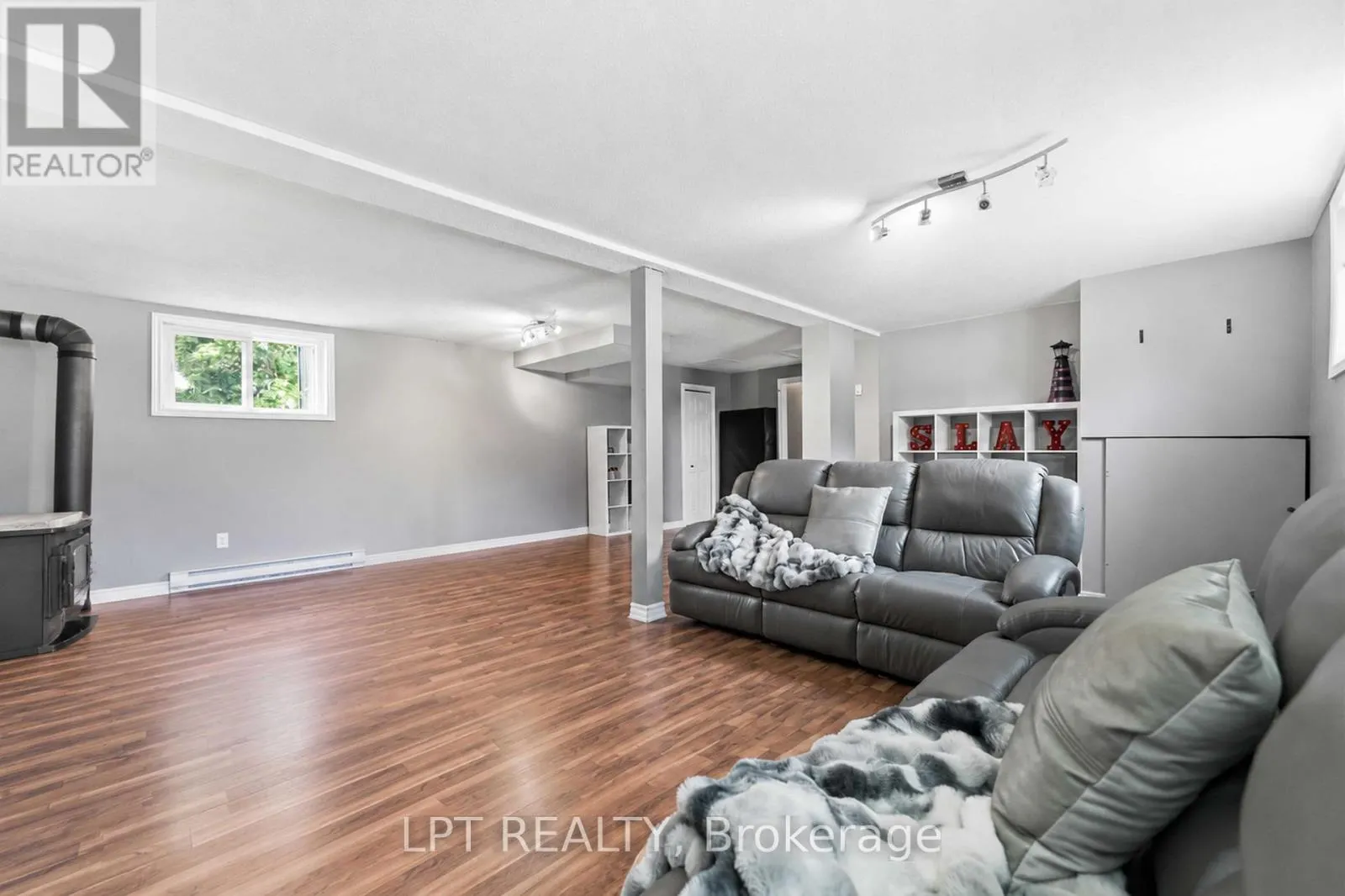 34 FRINGEWOOD DRIVE