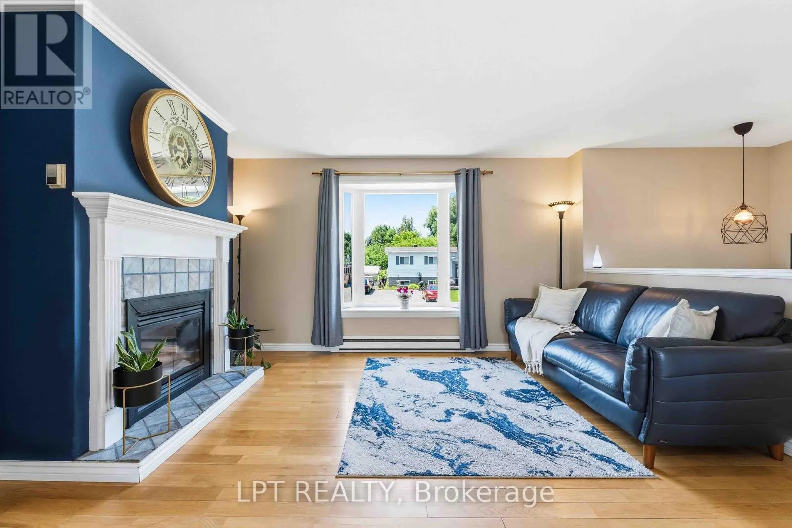 34 FRINGEWOOD DRIVE