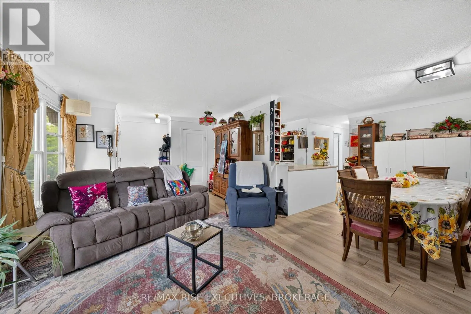 33 MONTGOMERY BOULEVARD