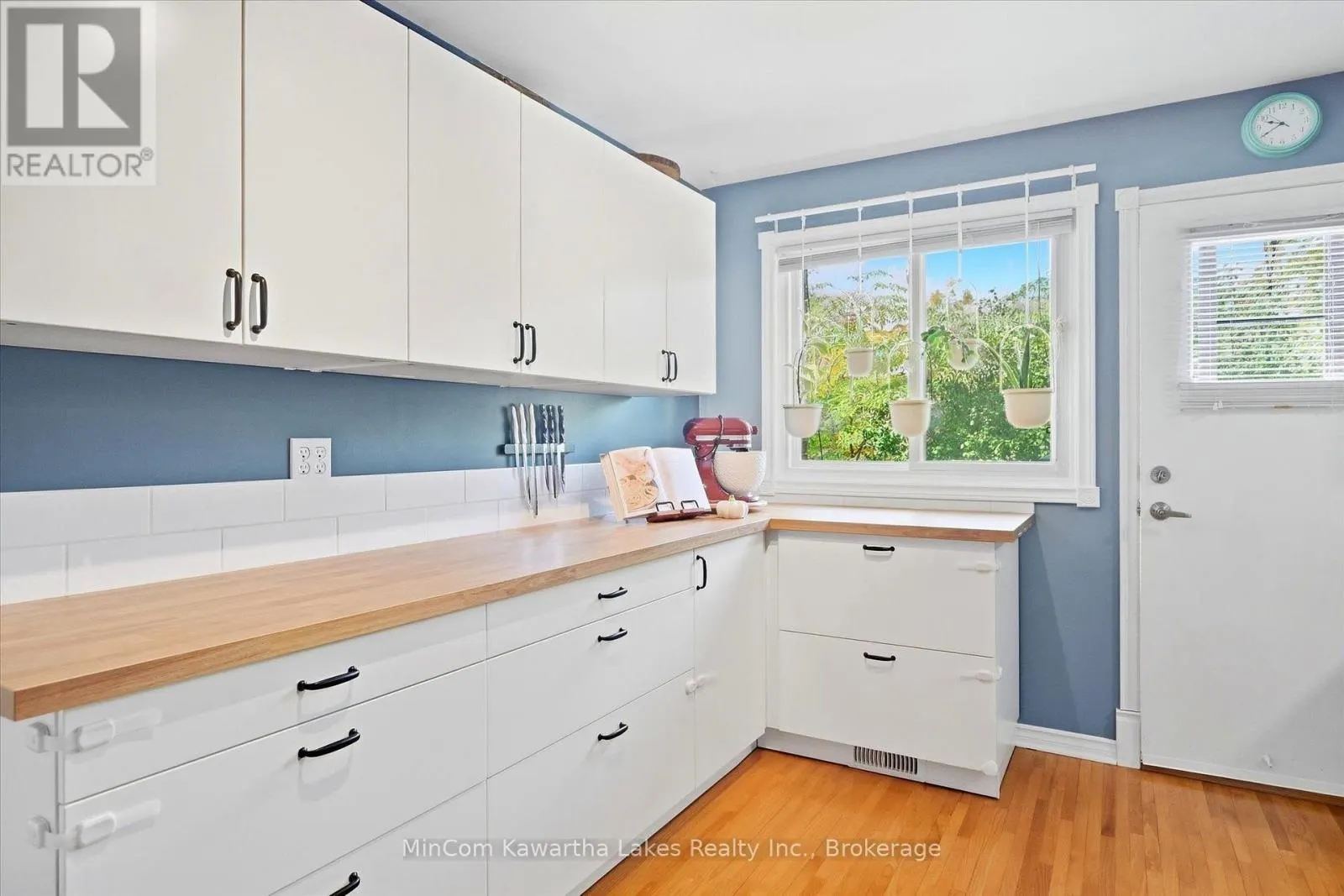 472 HIGHLAND ROAD