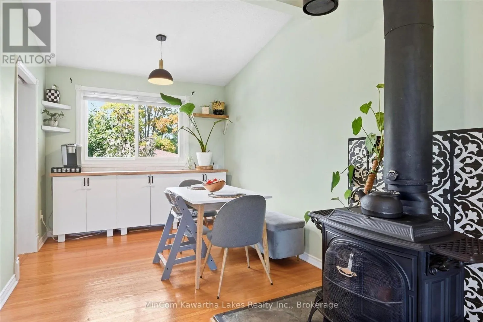 472 HIGHLAND ROAD