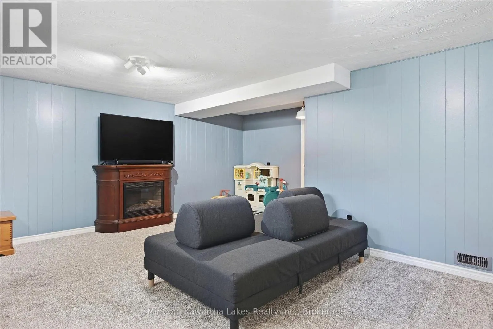 472 HIGHLAND ROAD