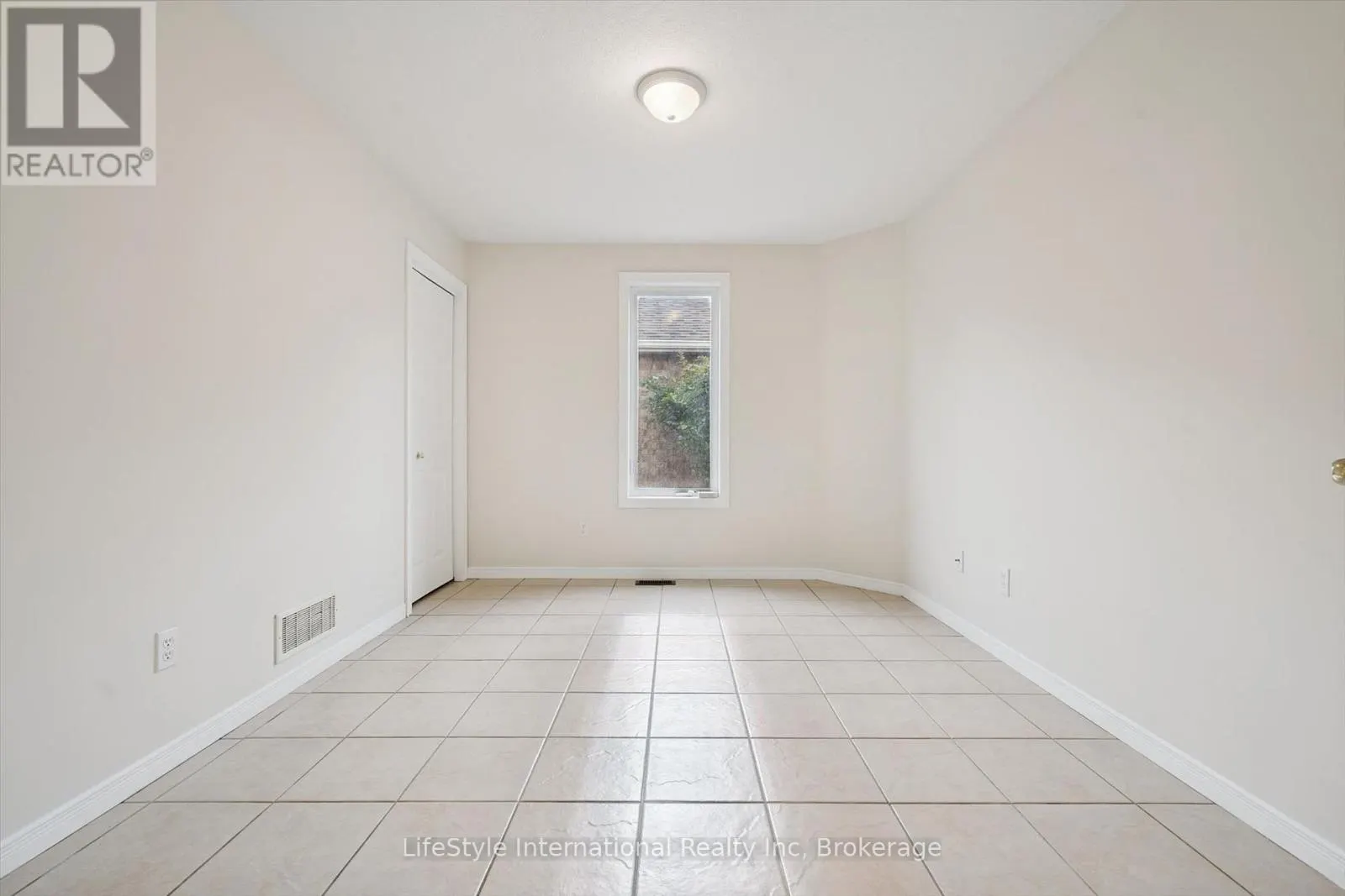 4 DAVIS STREET