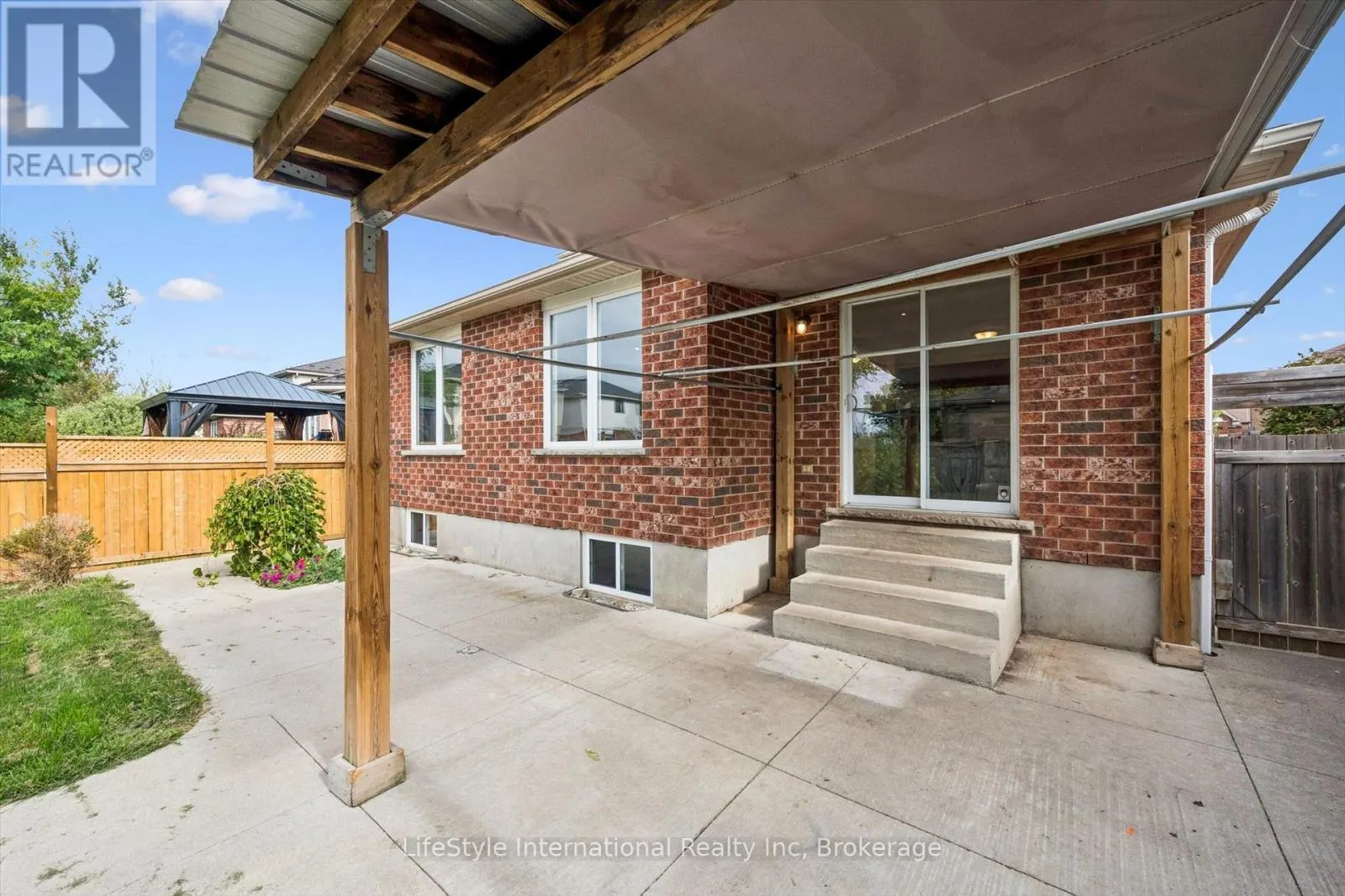 4 DAVIS STREET