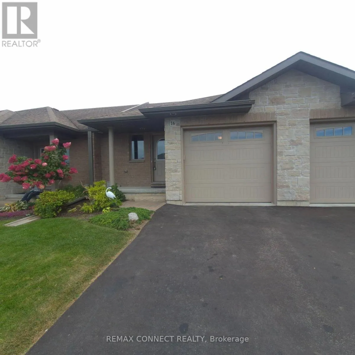 16 CORTLAND CRESCENT
