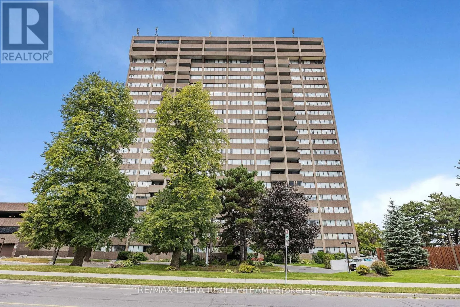 702 - 1285 CAHILL DRIVE
