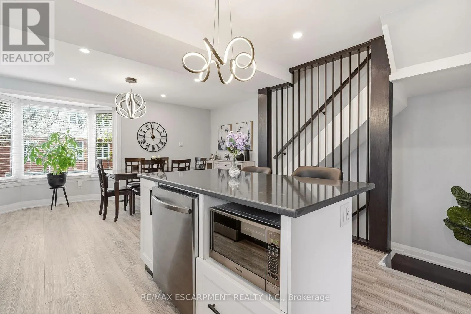 12 - 130 LIVINGSTON AVENUE