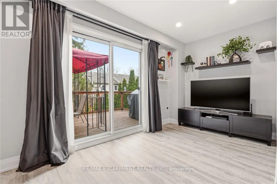 12 - 130 LIVINGSTON AVENUE