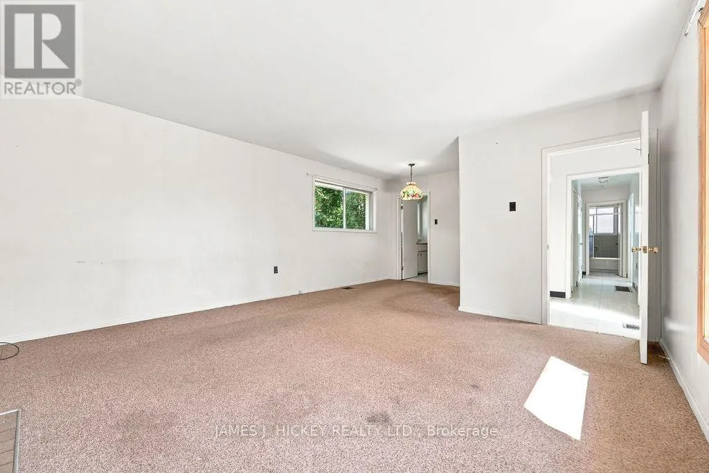 4 SHERIDAN COURT