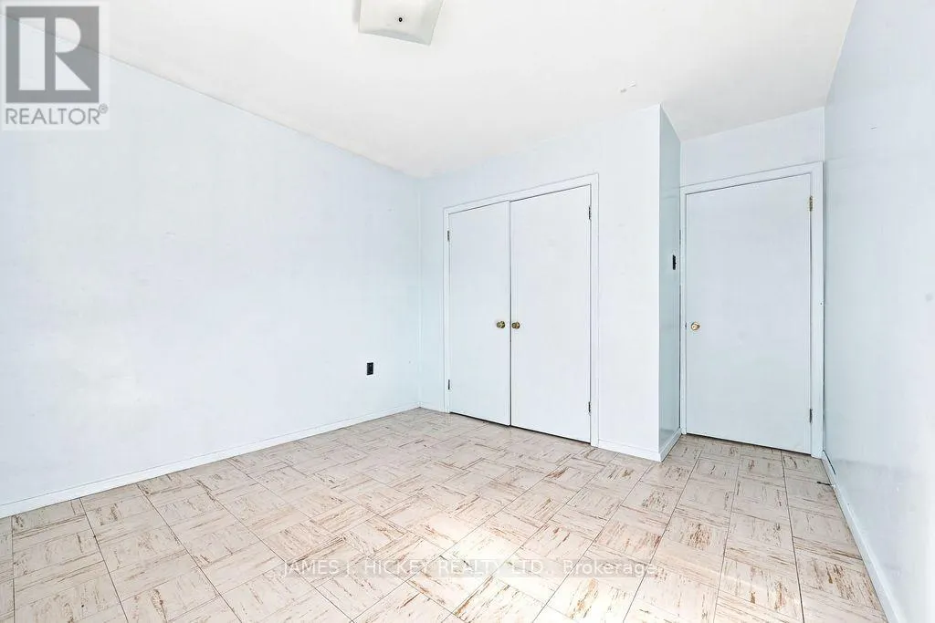 4 SHERIDAN COURT