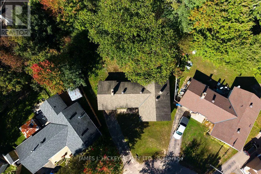 4 SHERIDAN COURT