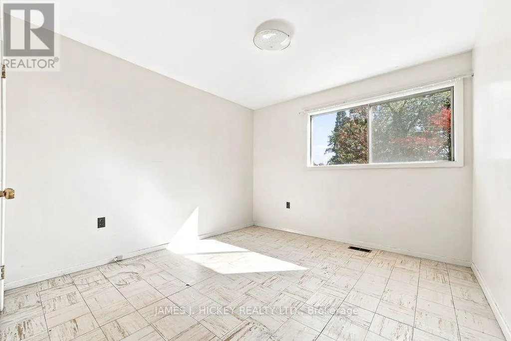 4 SHERIDAN COURT