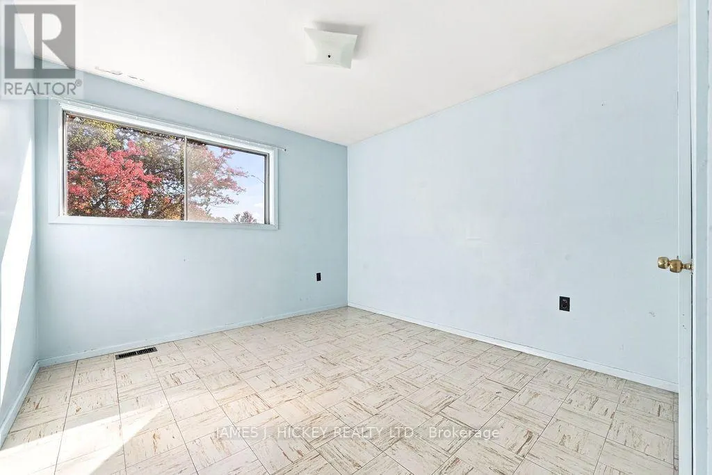 4 SHERIDAN COURT