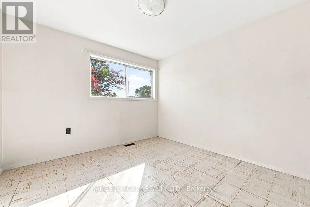 4 SHERIDAN COURT