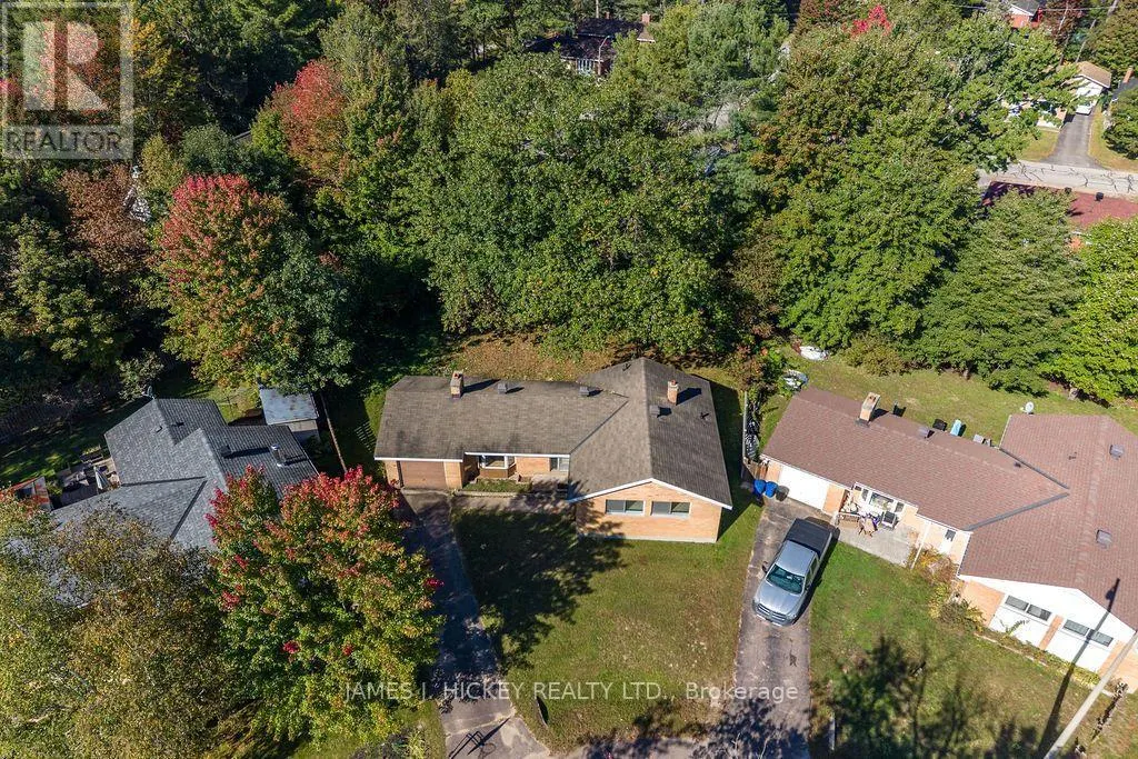 4 SHERIDAN COURT