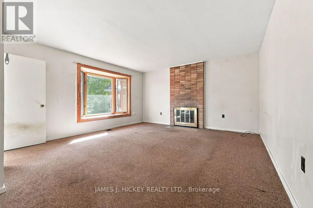 4 SHERIDAN COURT
