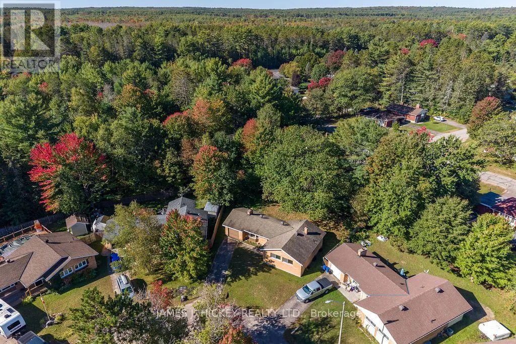 4 SHERIDAN COURT