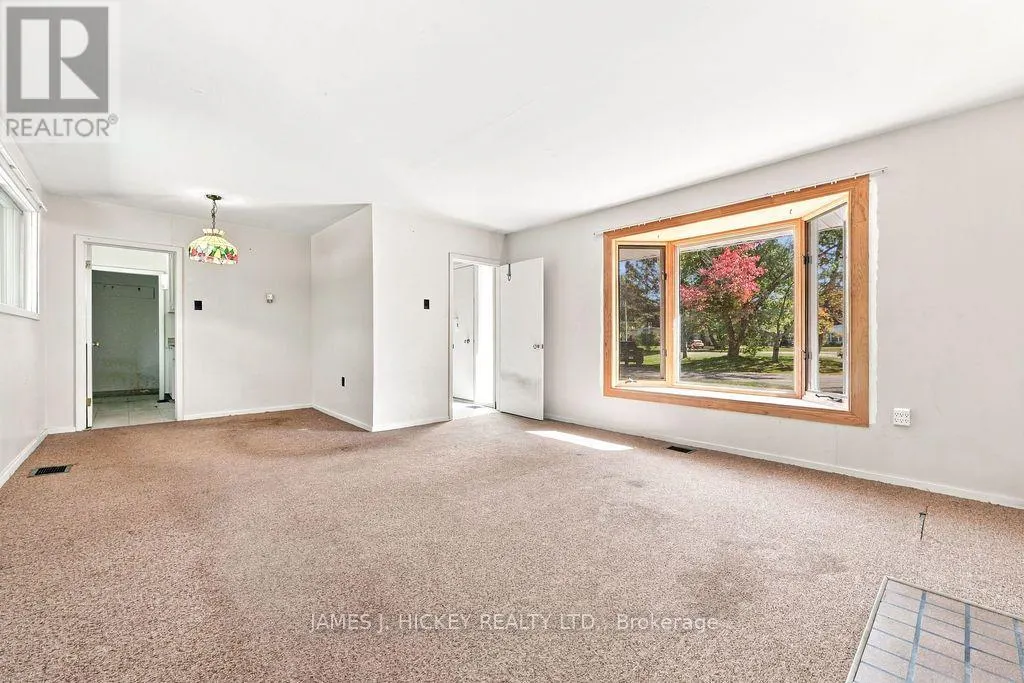4 SHERIDAN COURT